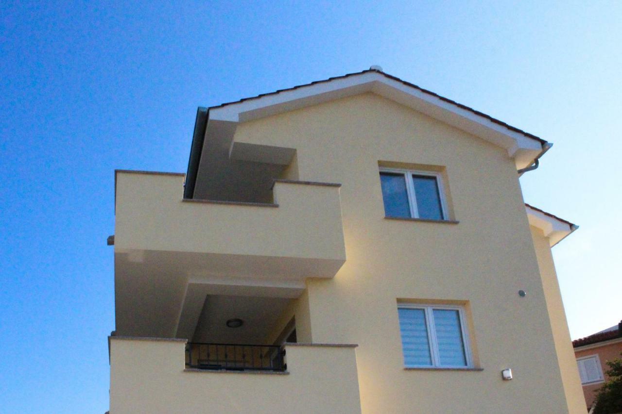 Apartmani Marin Vrbnik Exterior foto