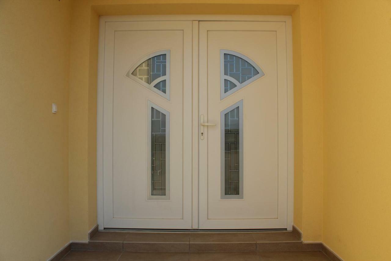 Apartmani Marin Vrbnik Exterior foto